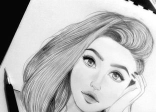 منة الله.. تهوى رسم شخصيات بنات من خيالها وتخطط لرسم شخصيتها بتفاصيل يومها