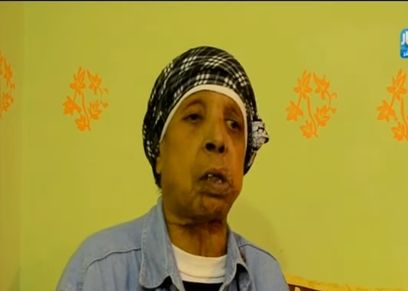 امرأة تعمل نجار مسلح وحدادة كباري