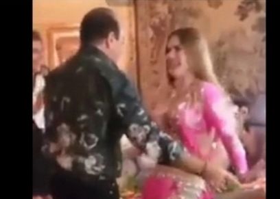 راقصة عيد الميلاد