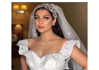 أحد فساتين الزفاف من تصميم سامو هجرس