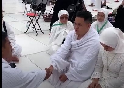 عقد قران عروسين في الحرم