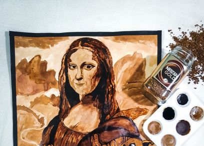 إسراء حسنين تبدع في فن الرسم بالأكل