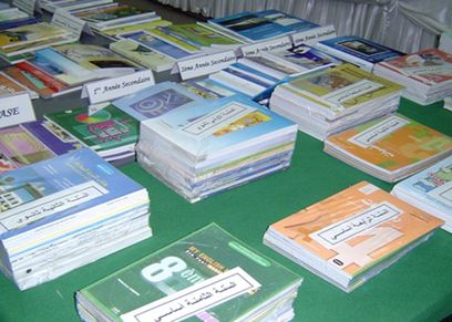 أولياء أمور طلاب بعض المدارس الحكومية والتجريبية يشتكون من ربط تسليم الكتب بدفع المصروفات