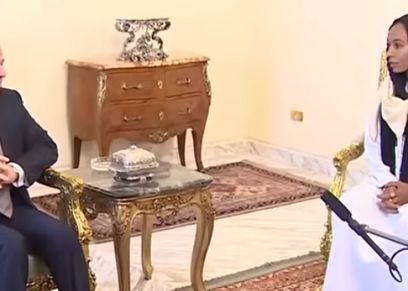 الرئيسي السيسي مع المواطنة مروة العبد