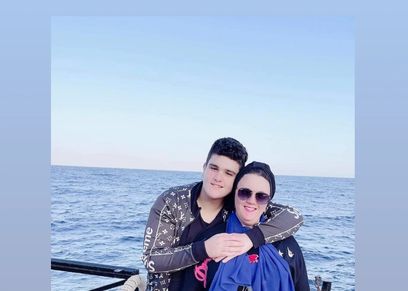 الطالب رامي يحيى ووالدته داليا الحزاوي
