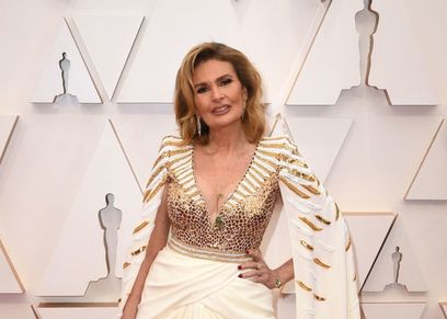 الفنانة يسرا