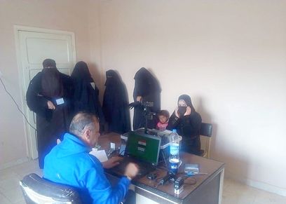 خلال استخراج المجلس القومى للمرأة بمطروح بطاقات رقم قومى للسيدات وانهاء الاجراءت لهن
