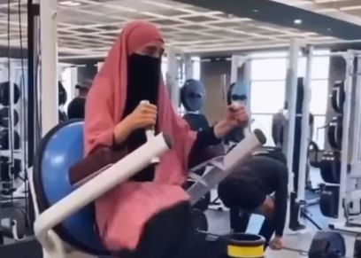 الفتاة