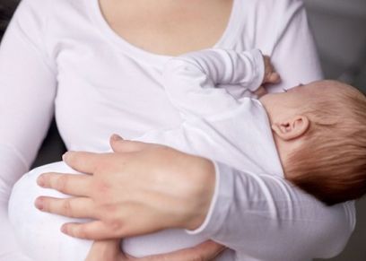 حكم إفطار المرضعة