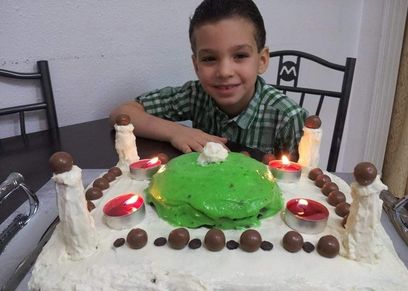 أحد الأطفال بالأسرة