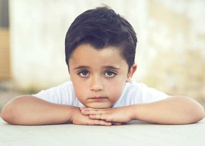 حزن الطفل - تعبيرية
