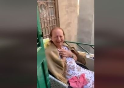 سيدة مسنة