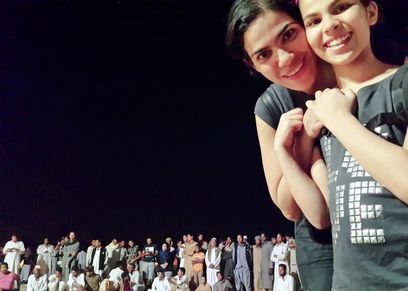 إيمي أباظة أثناء جولاتها مع أطفالها 