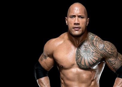 the rock ينشر صورة جديدة لابنته وهي ترسم بالالوان على وجهه