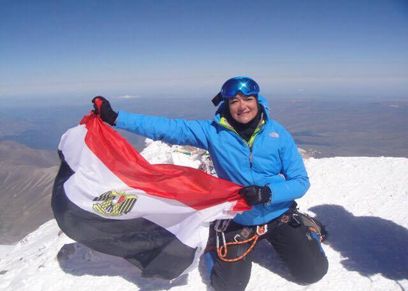منال رستم تتسلق جبل إيفرست