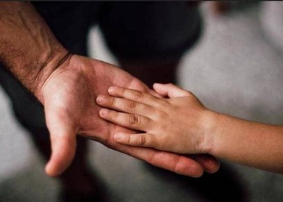 مقاطعة الأم لابنها لسلوكه غير المنضبط