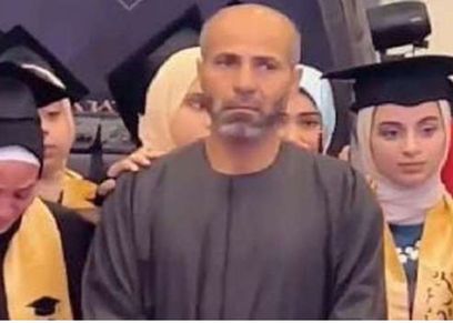 والد  الطالبة أمينة عمر