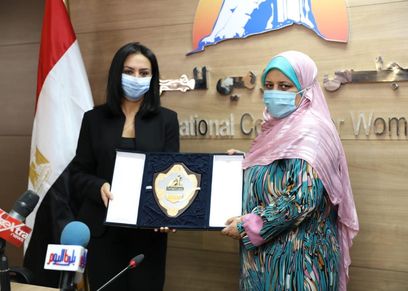 تكريم سيدة القطار في المجلس القومي للمرأة 