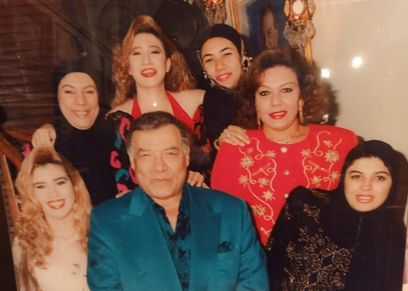 فريد شوقي بصحبة بناته