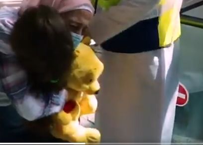 لقاء أم سورية وابنتها
