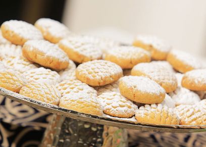 تناول الكعك في أول يوم العيد