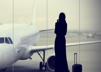 ما حكم سفر المرأة للضرورة قبل انتهاء عدتها