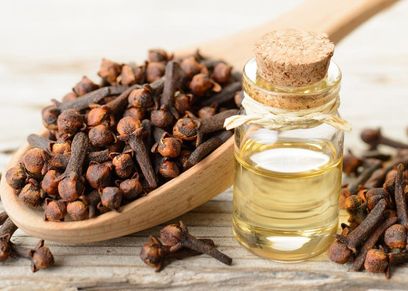 فوائد زيت القرنفل للشعر