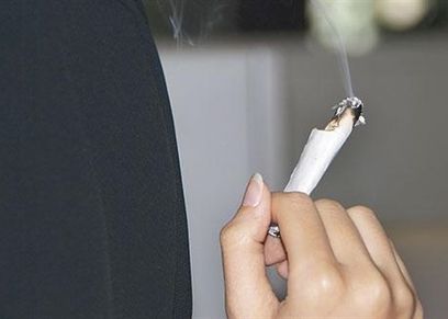 «ميادة» تطلب «الخلع»: «بيساومني على حقي الشرعي فيه.. ويدفعني فلوس الحشيش»