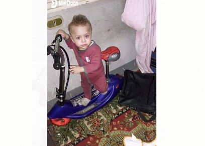 الطفل حسن وائل يفقد بصره بعد الإصابة بمرض في المخ