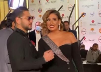 هنا شيحة ومحمود شاهين على السجادة الحمراء بحفل ختام مهرجان القاهرة السينمائي