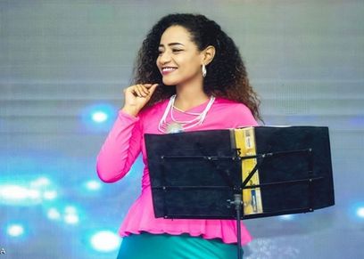 الفنانة