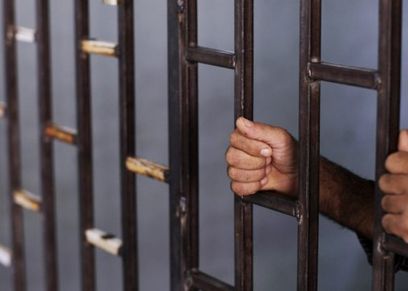 رجل يستدرج فتيات بوظائف وهمية لإقامة علاقات غير شرعية معهن