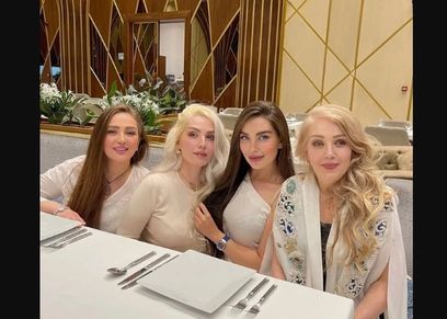 الإعلامية العراقية زهراء سامي في صورة عائلية