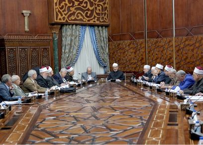 إجتماع سابق لأعضاء مجمع البحوث الإسلامية برئاسة الإمام الأكبر