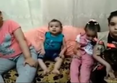 أم تستغيث لعلاج أطفالها من ضمور العضلات