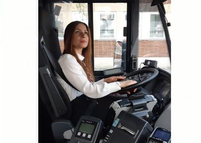 جوري كحل فلسطينية تعمل سائقة حافلات بالسويد