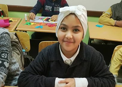 طفلة بمدرسة الصم وضعاف السمع
