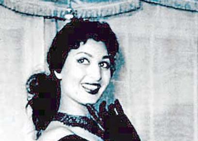 الفنانة نعيمة عاكف