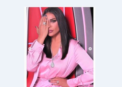 الفنانة أحلام تتألق باللون الوردي في The Voice