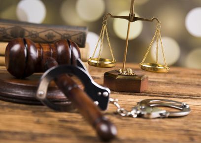 »عاطل» يتهم زوجته بـ«الزنا»: «قالتلي طالما بصرف يبقى أنا راجل البيت.. وبتلبس نقاب وتروح البيوت»