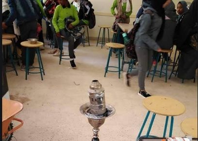 شيشة ورقص داخل المدارس