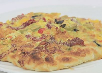 فطيرة بالبسطرمة والجبنة