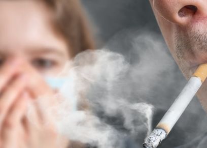 دراسة توضح العلاقة بين ‬ارتباط التدخين بزيادة خطر الإصابة بالخرف