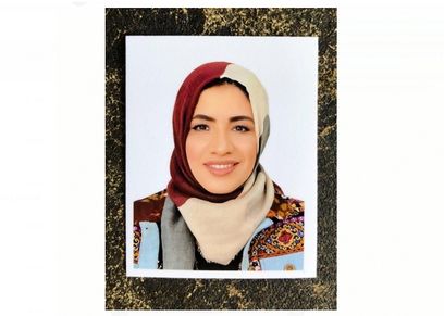 الكاتبة منال عزام