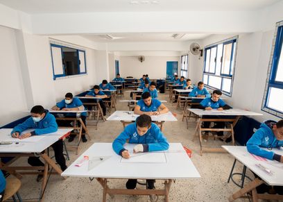 طلاب مدرسة 