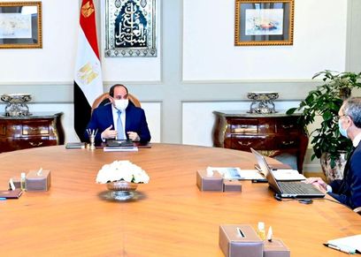 الرئيس عبد الفتاح السيسي في أحد الاجتماعات