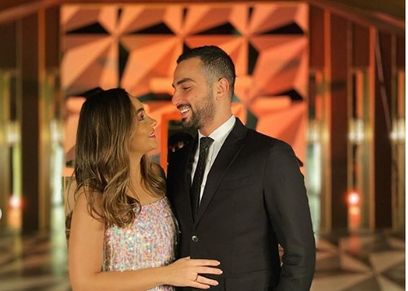 محمد الشرنوبي يحتفل بالعام الجديد بصحبة خطيبته رندا رياض