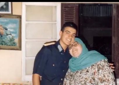 الشهيد أحمد منسى ووالدته
