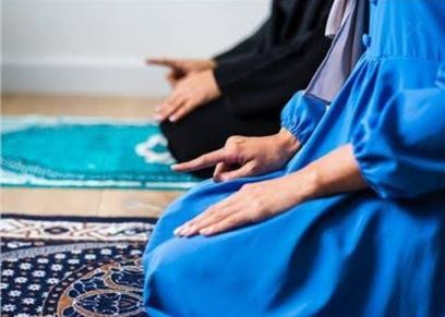 حكم تغطية القدمين للمرأة في الصلاة