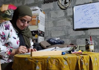 الطالبة العراقية هنار طه